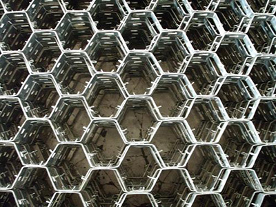 龟甲网锚固钉的材质选择建议